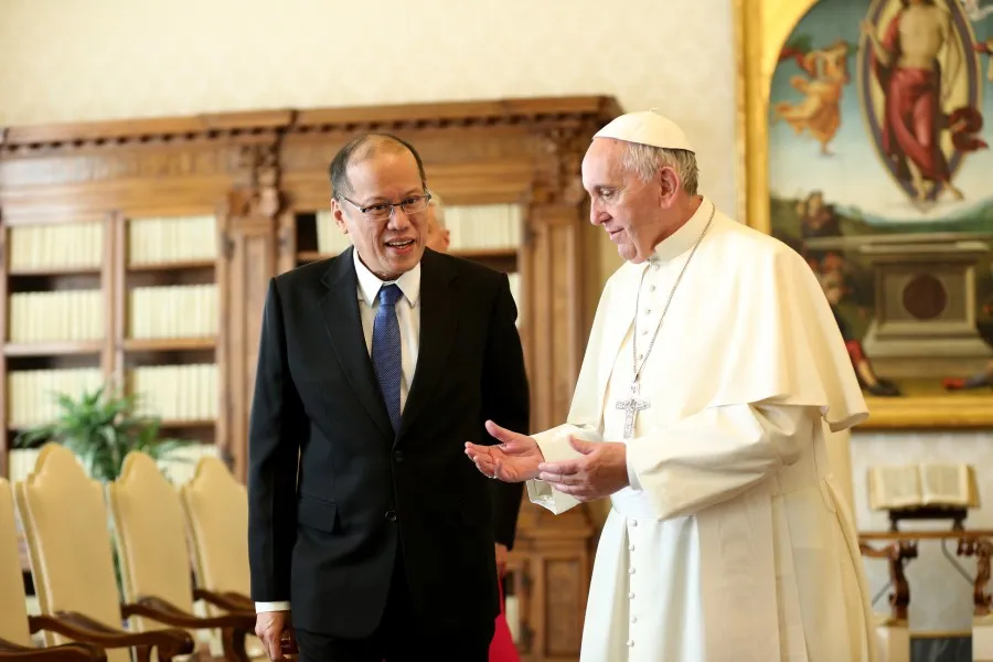 Former Philippine President Benigno Aquino III and His Holiness Pope Francis view the gifts at the Sala dei Papi of the Apostolic Palace during the Philippine president’s private audience with the pope in the Vatican on Dec. 04, 2015.?w=200&h=150